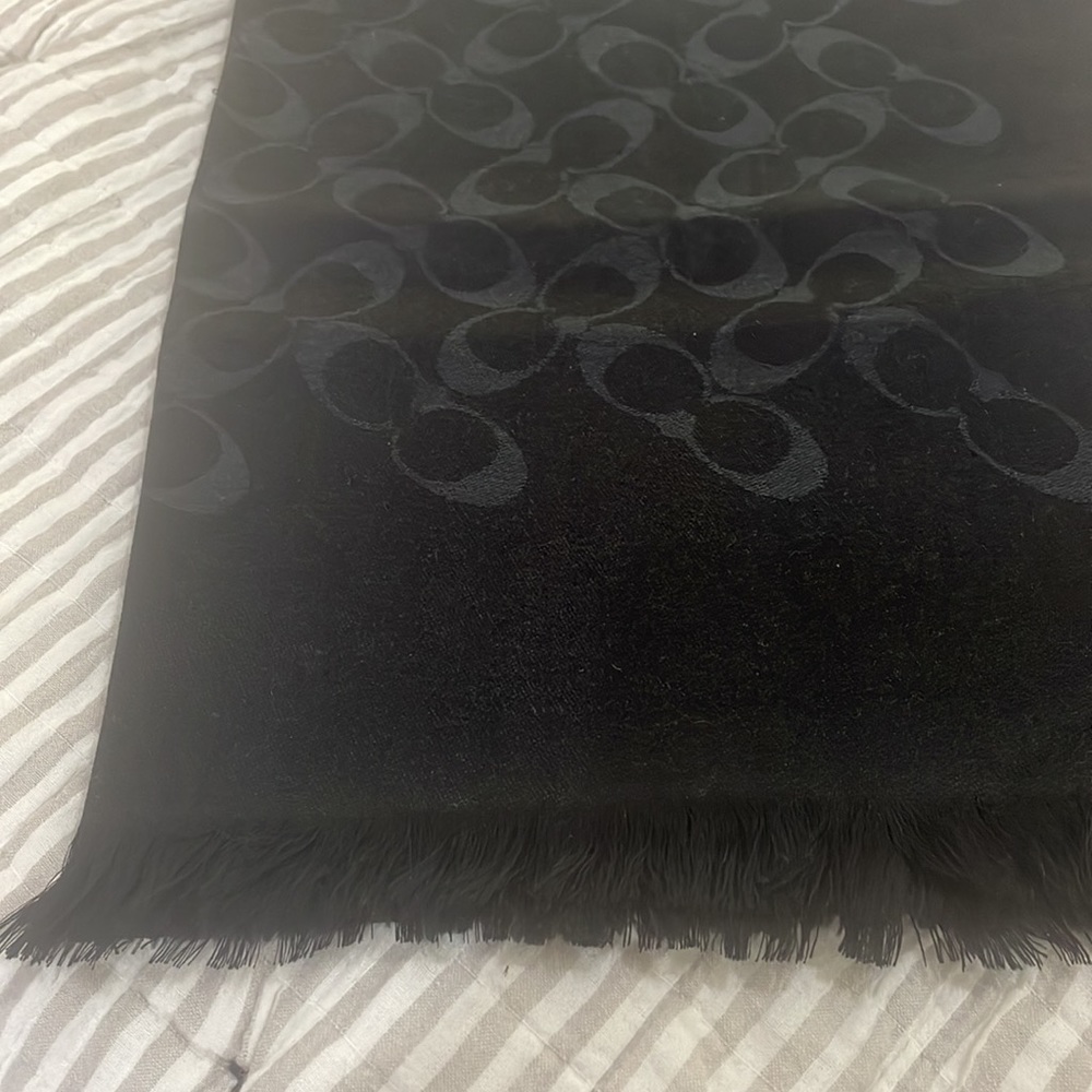 Coach Signature Wrap - Picture 2 of 3